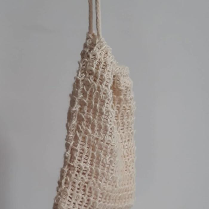 Thais Camila Saquito de sisal